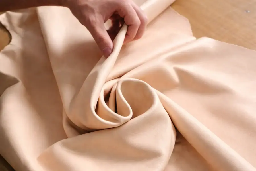 Pelle conciata al vegetale (4)